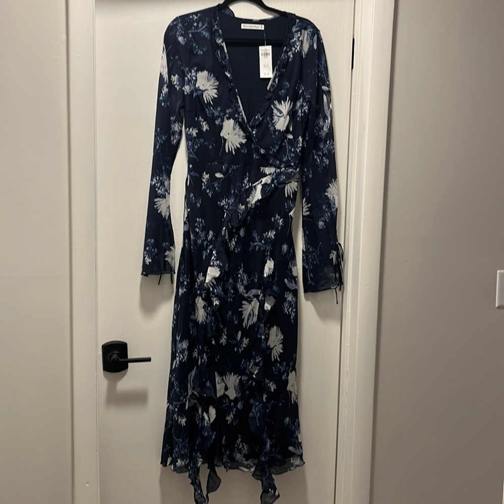Navy Floral Abercrombie and Fitch Long Sleeve Dress